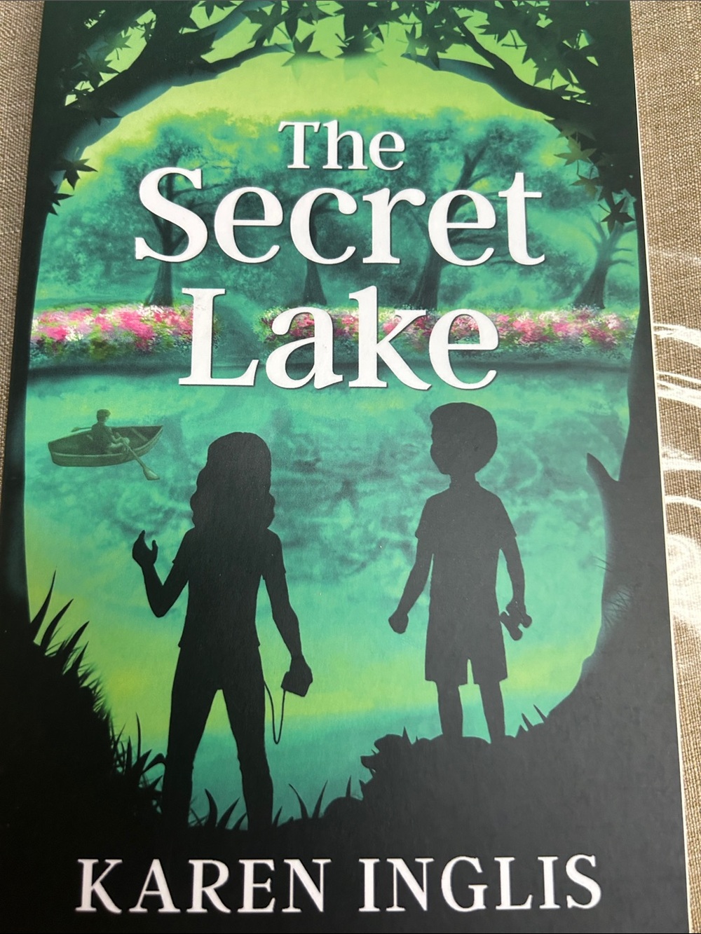 The Secret Lake - Green Cover Kids Book